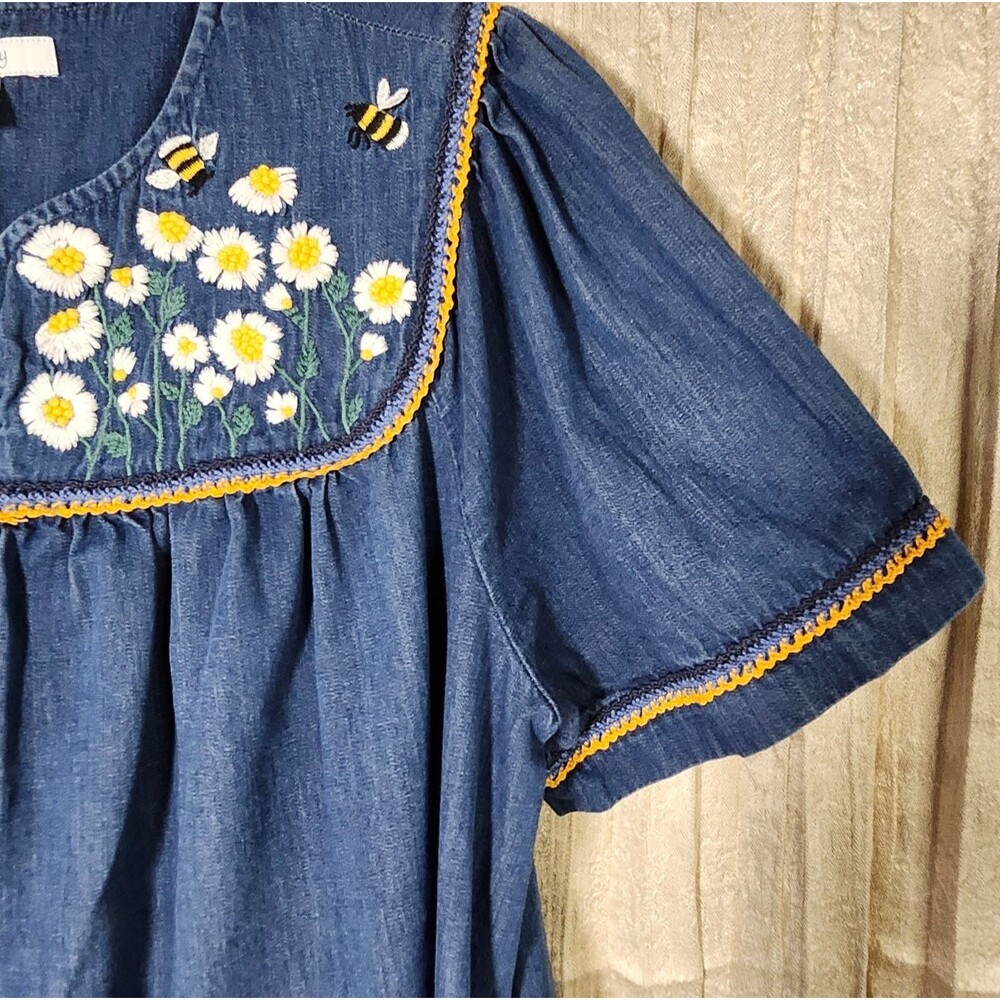 Go Softly Denim Patio Dress Mumu Kaftan Full Zip Embroidered Daisy Bee Blue - M - Picture 4 of 8